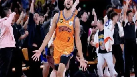 辽宁队三冠荣耀不易，新疆队前景光明沈煜谈CBA